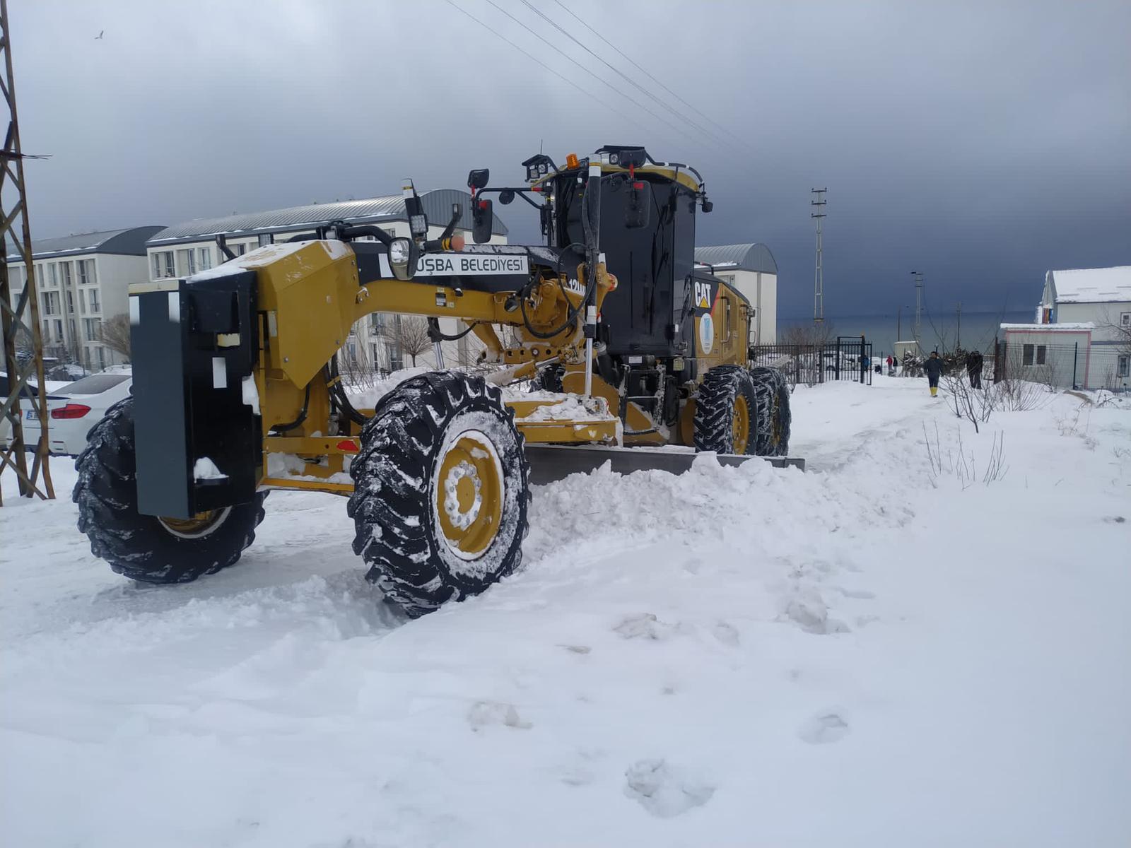 Van Tuşba Belediyesi karla mücadele çalışması sürüyor