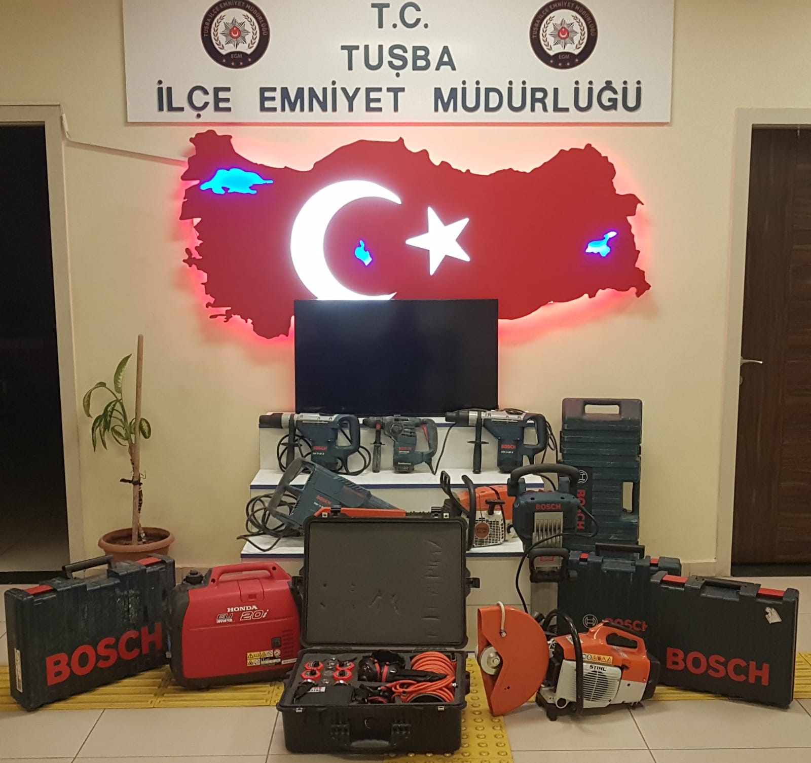 Van’da “Hırsılık” suçundan aranan 7 şahıs yakalandı