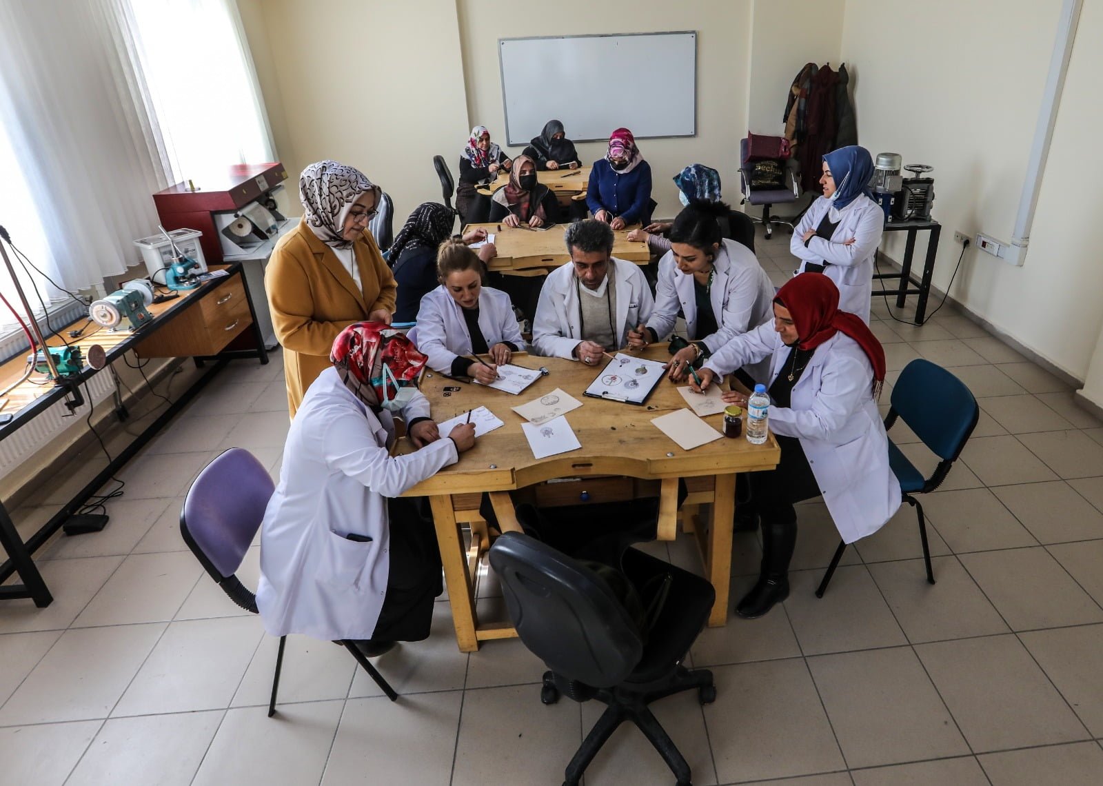 Van Büyükşehirden kadınlara savatlı gümüş işleme kursu