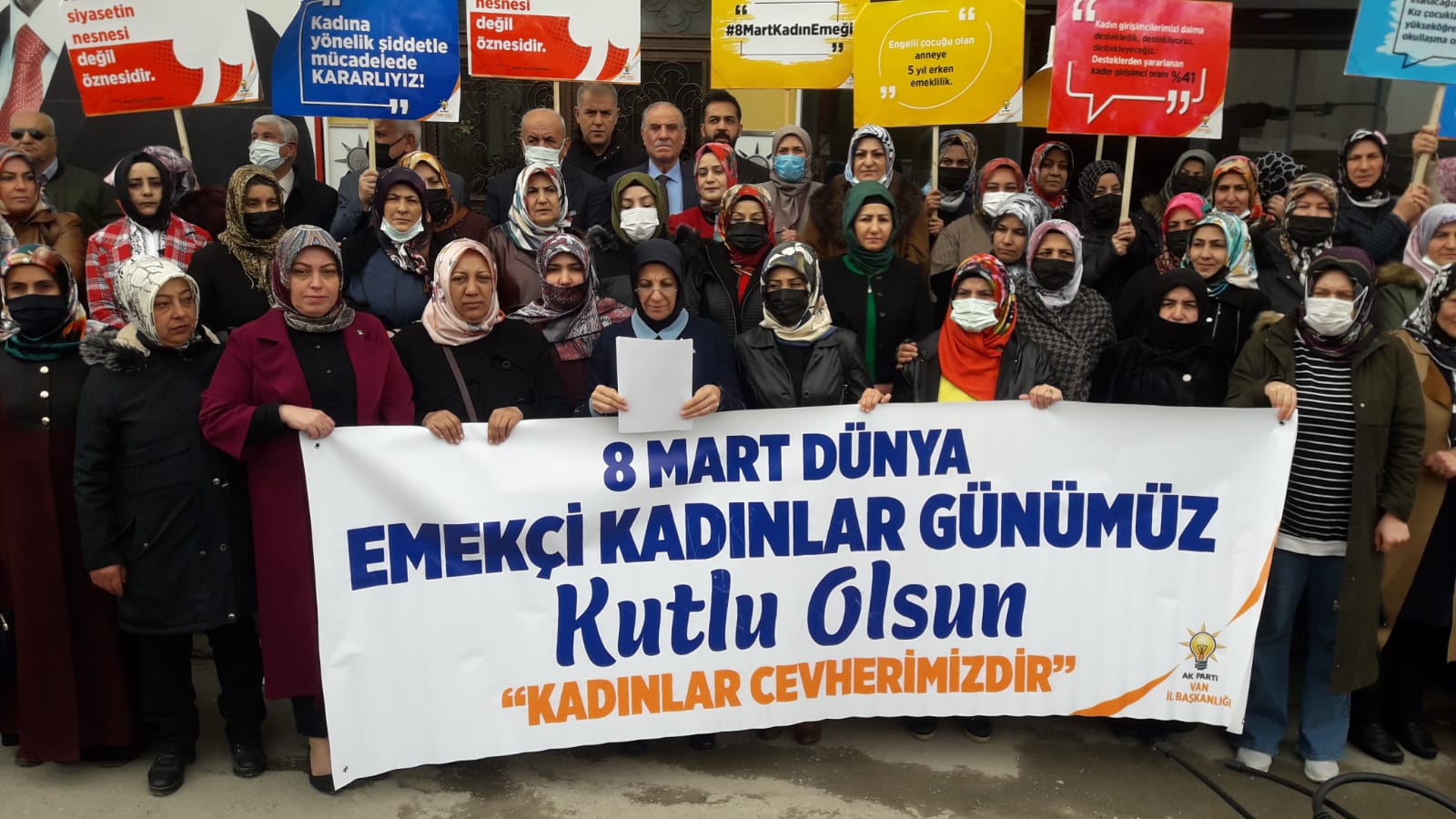 Ak Parti Kadın Kolları ‘8 Mart’ı kutladı