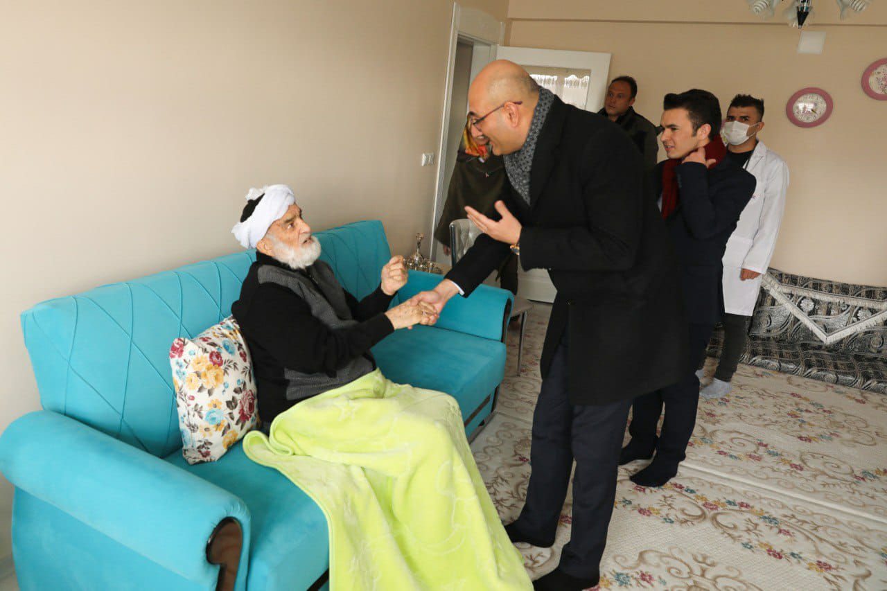 Van İpekyolu Belediyesinden yaşlılara ziyaret