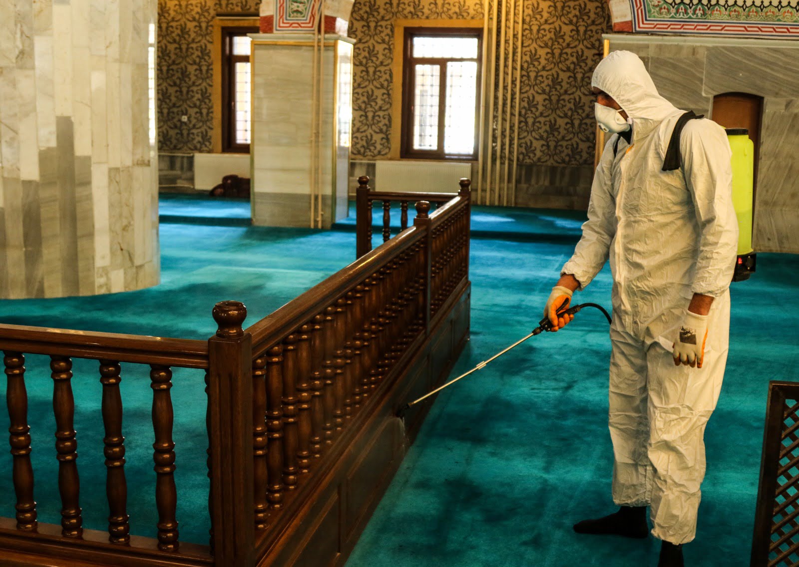 Van’da Camiler Ramazan öncesi dezenfekten edildi