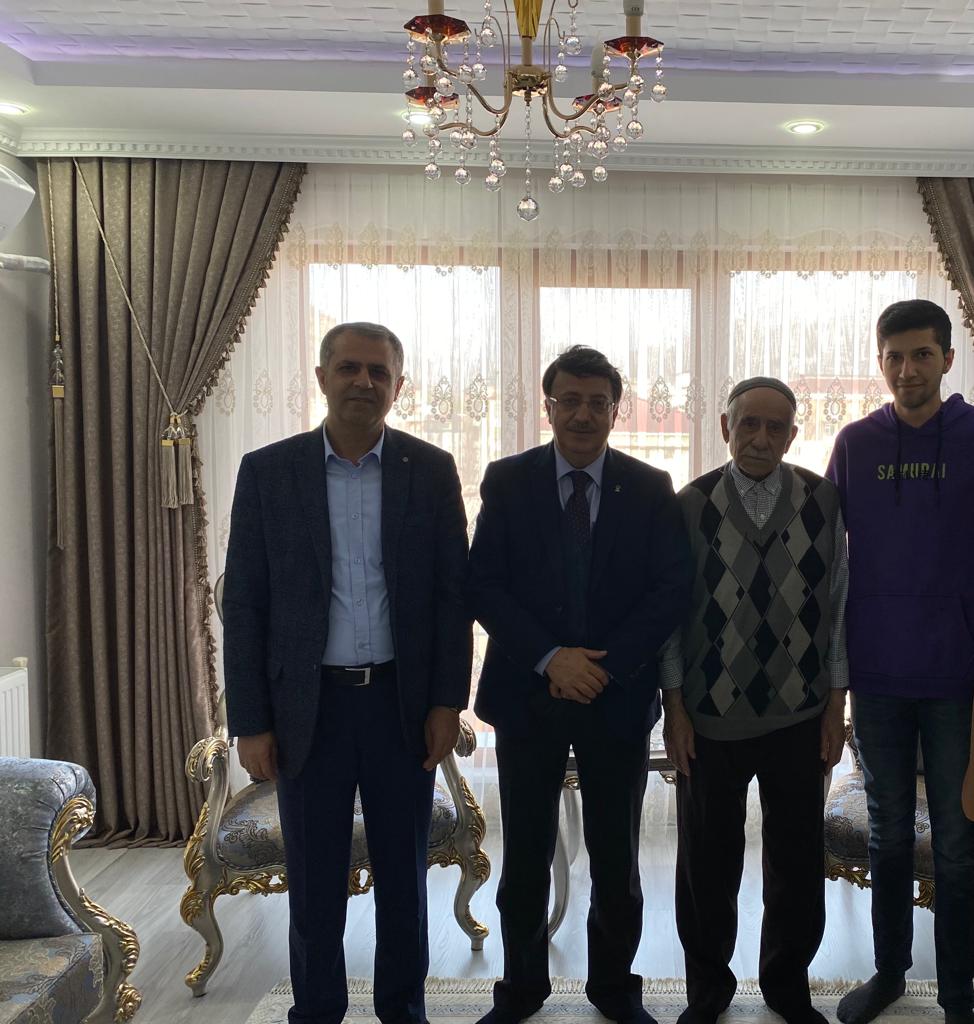 Başkan Türkmenoğlu Şehit Nihat Akbaş’ın Baba evini ziyaret etti