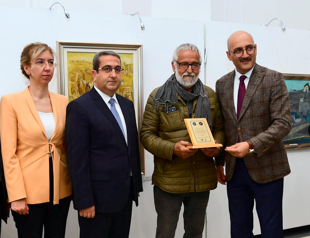 Van’lı ressam İpekyolu Atatürk Sanat Galerisi’nde sergilenmeye başladı