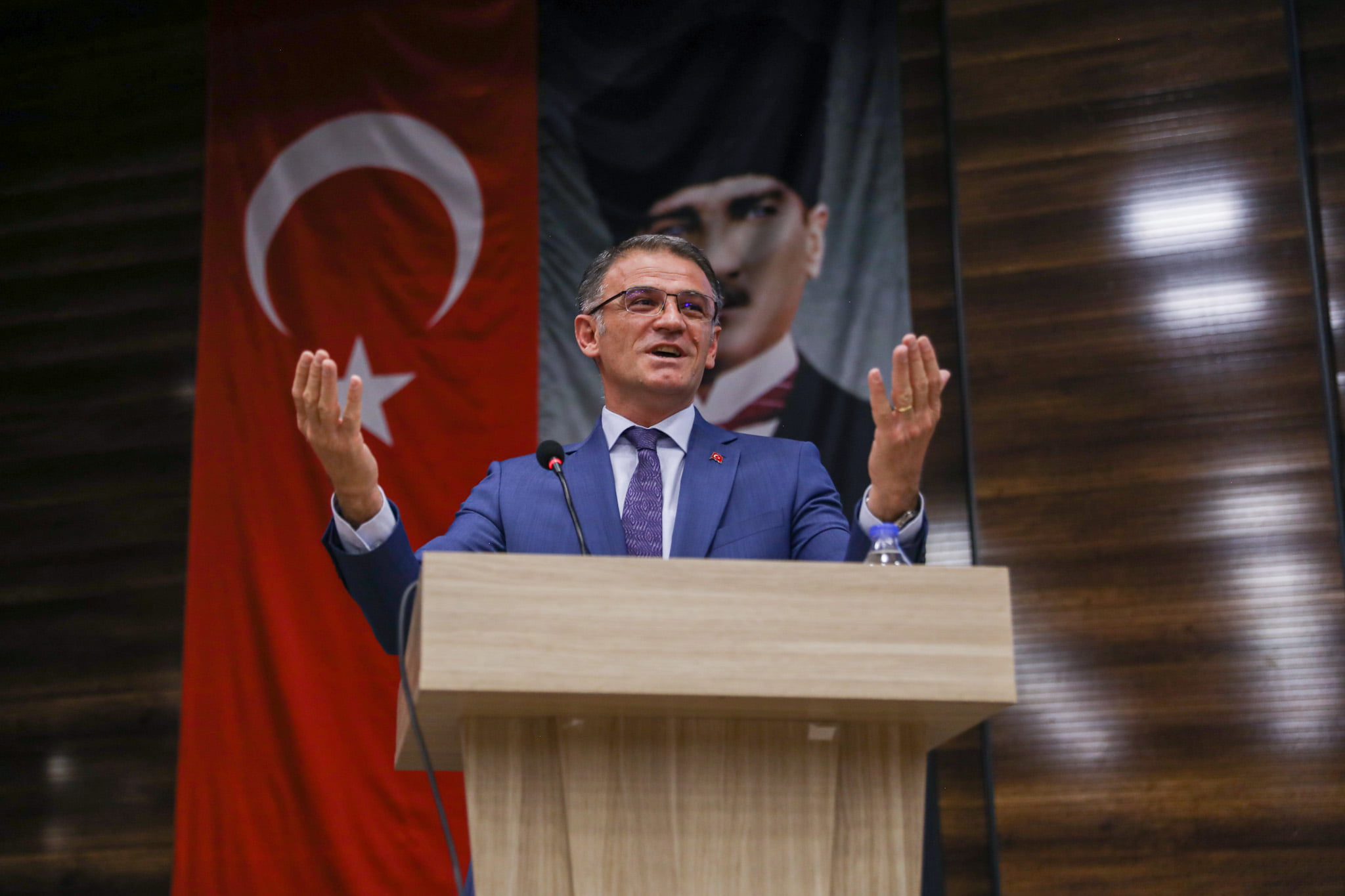 Van Vali’si Balcı 13 İlçenin mahalle muhtarlarıyla bir araya geldi