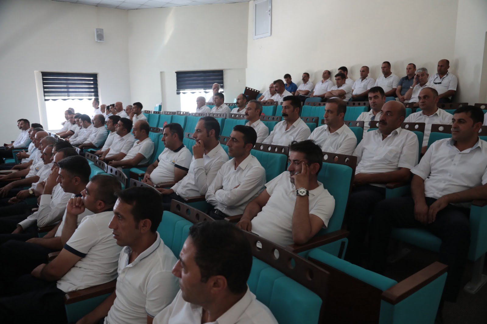 Van Büyükşehir Belediyesi’nden otobüs şöförlerine seminer