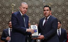 Cumhurbaşkanı Erdoğan’dan Gazeteci Uğurlu’ya Yılın İnternet Medyası Ödülü