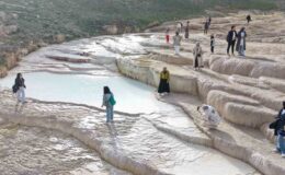 Başkale Travertenleri Ziyaretçilerini Büyülüyor