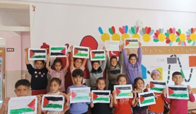 Van’da öğrenciler Filistin için tek yürek oldu