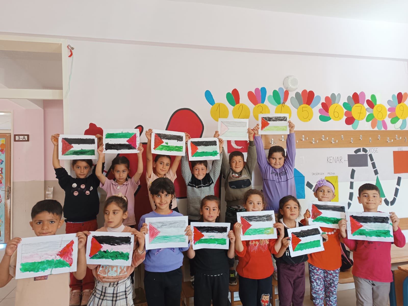 Van’da öğrenciler Filistin için tek yürek oldu