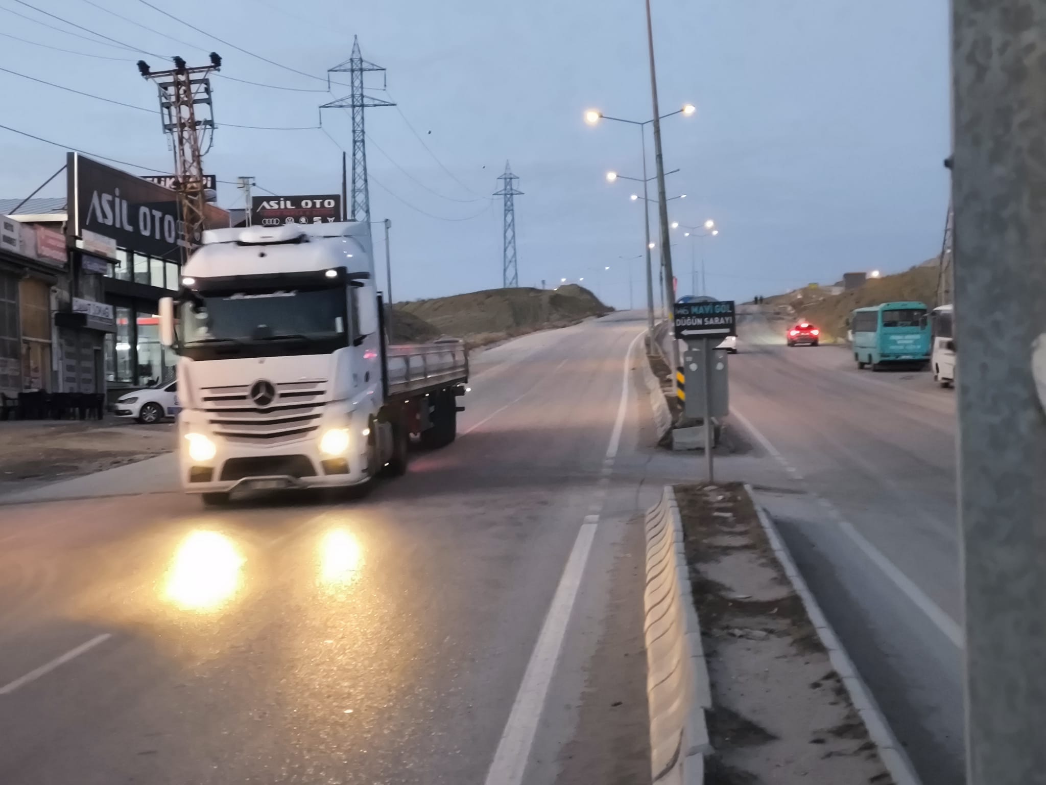 Derslik değil, tehlike alanı, direksiyon kursu öğrencileri  riskte !