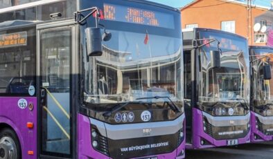 Edremit’te mor otobüs krizi!!! Vatandaş kilometrelerce yol yürüyor, iki kat ücret ödüyor