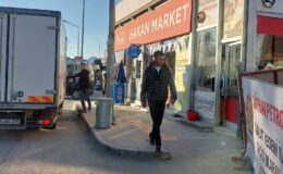 Van’da balıkçılar kaldırımları işgal ediyor