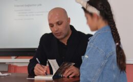 Yazar Yetkin, Tunca Uras İlkokulu’nda ögrencilerle bir araya geldi