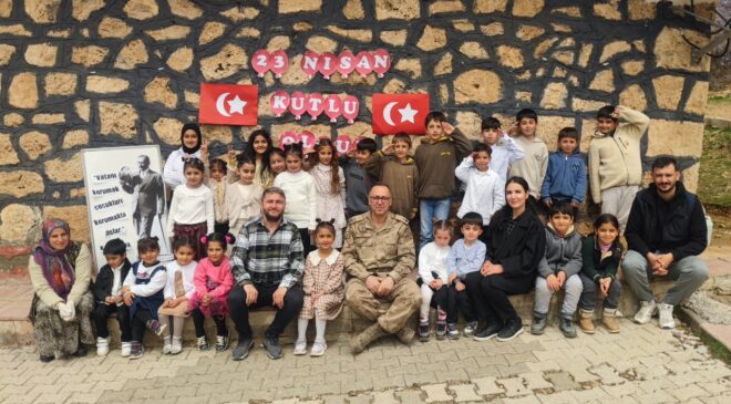 Jandarma ekiplerinden öğrencilere güvenlik eğitimi