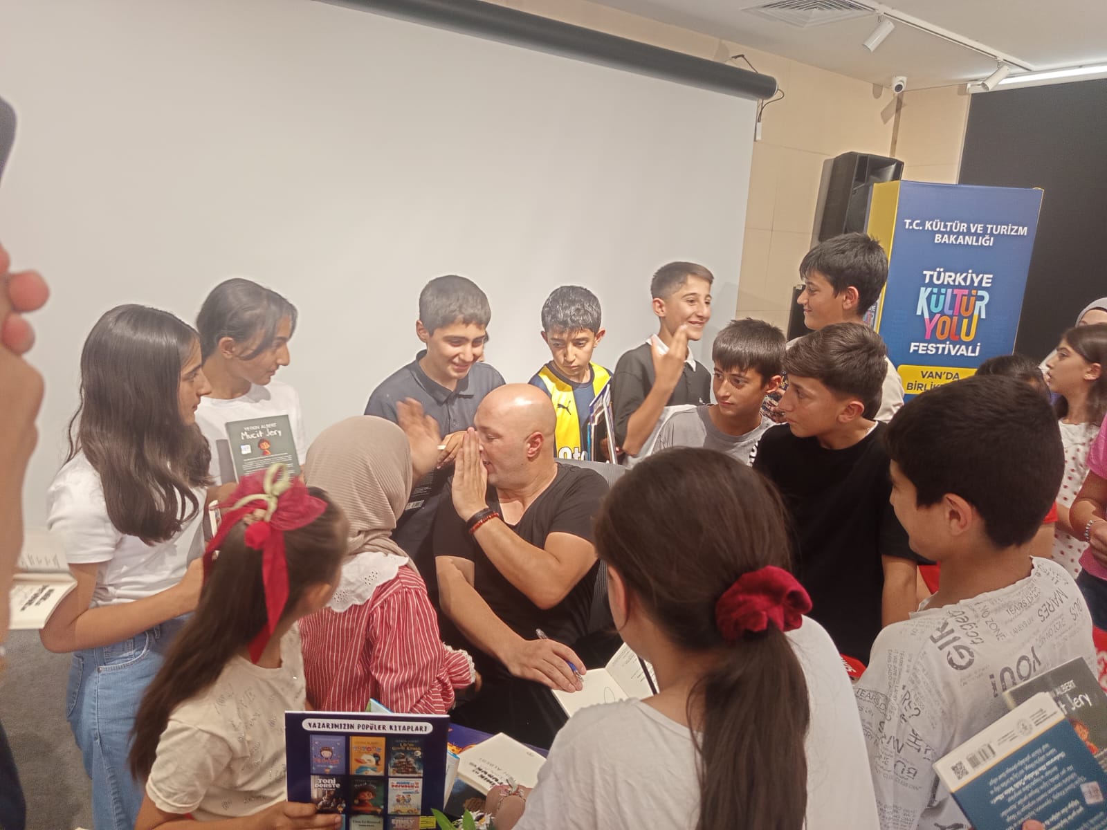 Albert Yetkin Kültür Yolu Festivalinde ögrencilerle buluştu