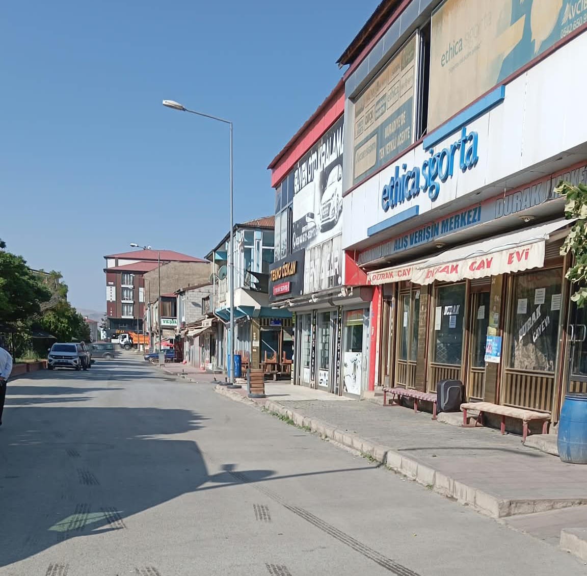 Van’ın Muradiye İlçesinde Gergin Bekleyiş