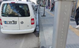 VAN’DA BÜROKRATİK TIKANIKLIK TEPKİ ÇEKİYOR  SIHKE CADDESİ’NDE SU 45 GÜNDÜR BOŞA AKIYOR!