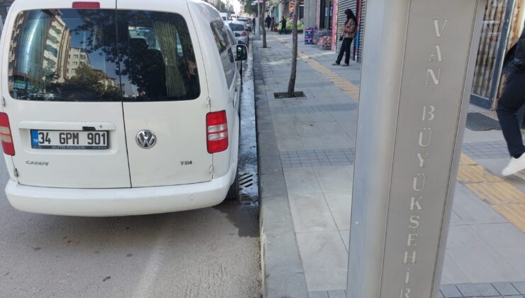 VAN’DA BÜROKRATİK TIKANIKLIK TEPKİ ÇEKİYOR  SIHKE CADDESİ’NDE SU 45 GÜNDÜR BOŞA AKIYOR!